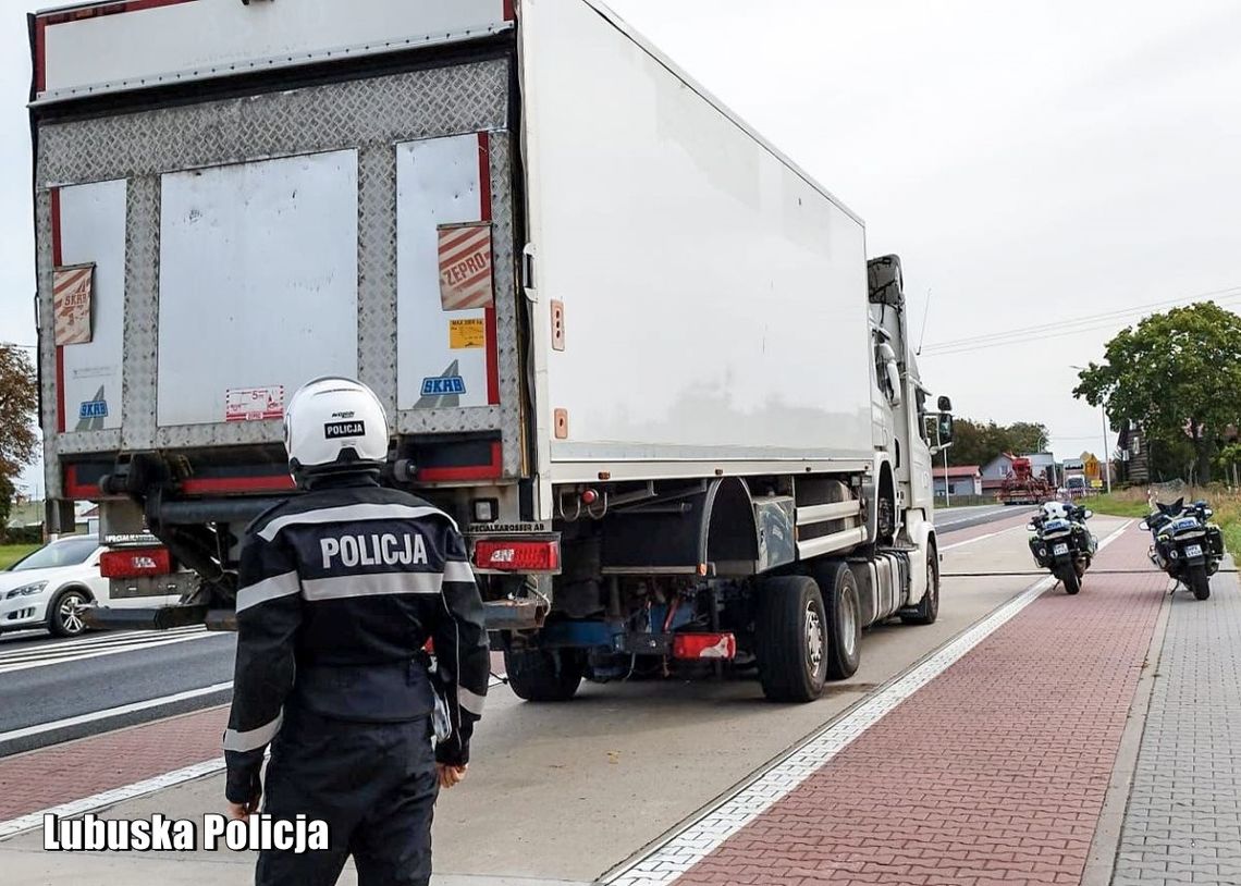 Mogło dojść do drogowej tragedii - niebezpieczny transport przerwany przez policjantów