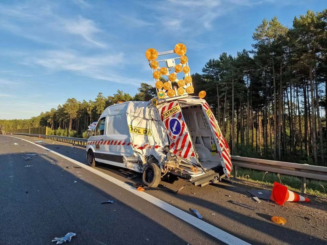 Mogło dojść do tragedii. Bus został kompletnie zniszczony Mogło dojść do tragedii. Bus został kompletnie zniszczony