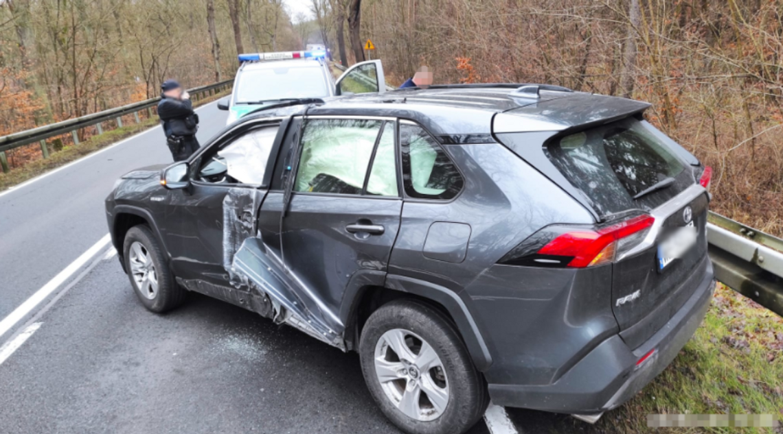 Nie zatrzymał się do kontroli, rozbił auto i trafił w ręce funkcjonariuszy