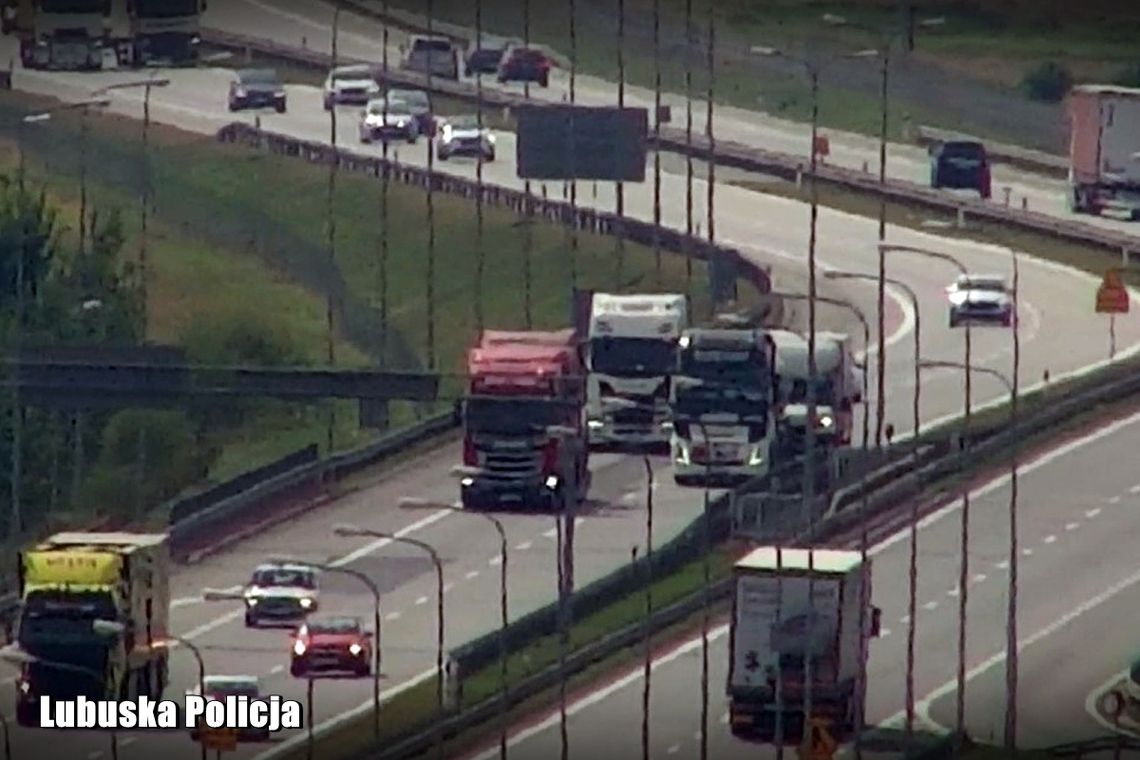 Niebezpieczne manewry ciężarówek na S3
