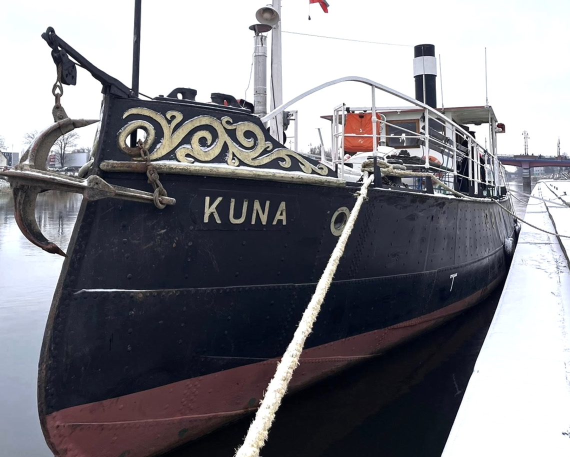 Niecodzienna atrakcja na bulwarze. Statek otwiera swoje sekrety