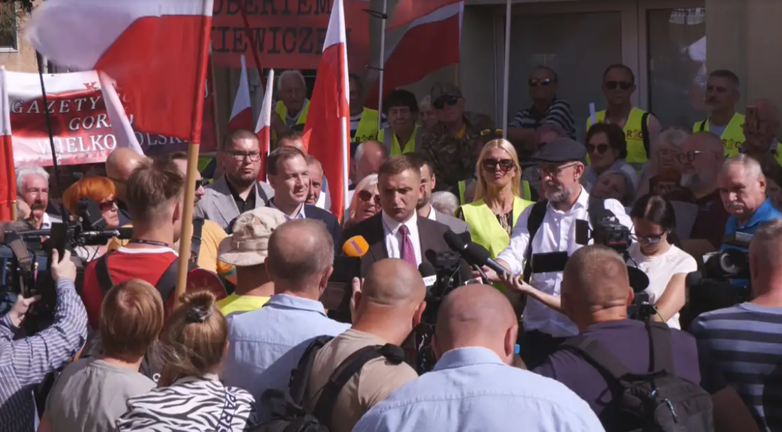 Nieoczekiwany finał sprawy Roberta Bąkiewicza. Sąd zdecydował