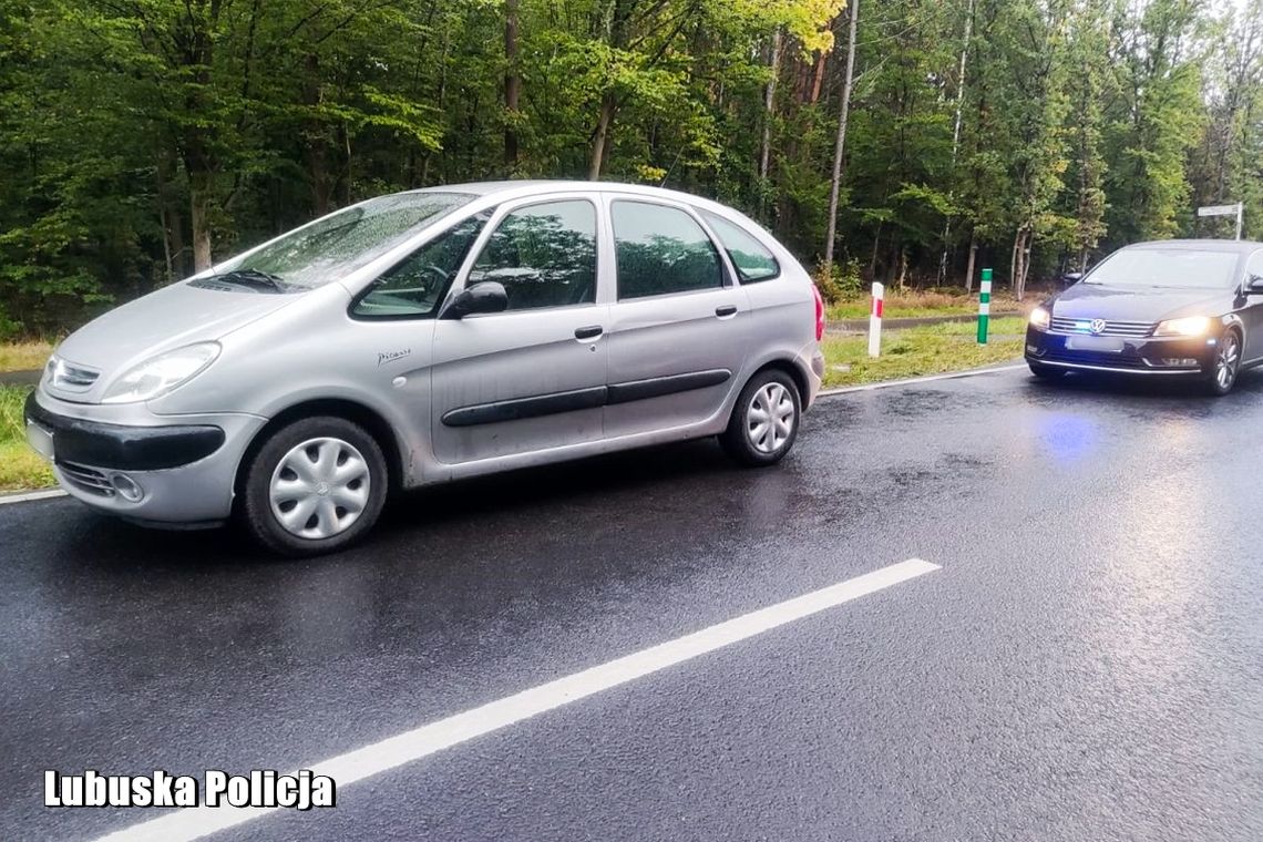 Nietrzeźwy i na zakazie pędził niemal 100 km/h w terenie zabudowanym. Drogowy recydywista zatrzymany przez strzelecką drogówkę