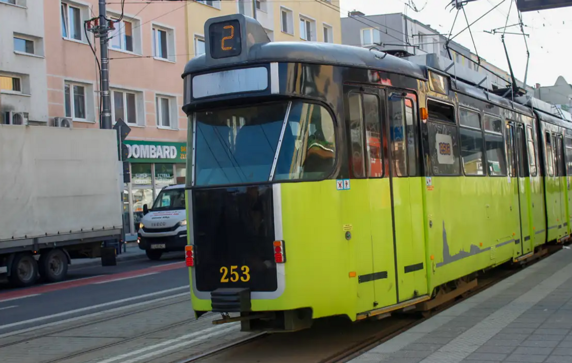 Nietypowy tramwaj na trasie. W środku zdrowie, edukacja i dobra zabawa