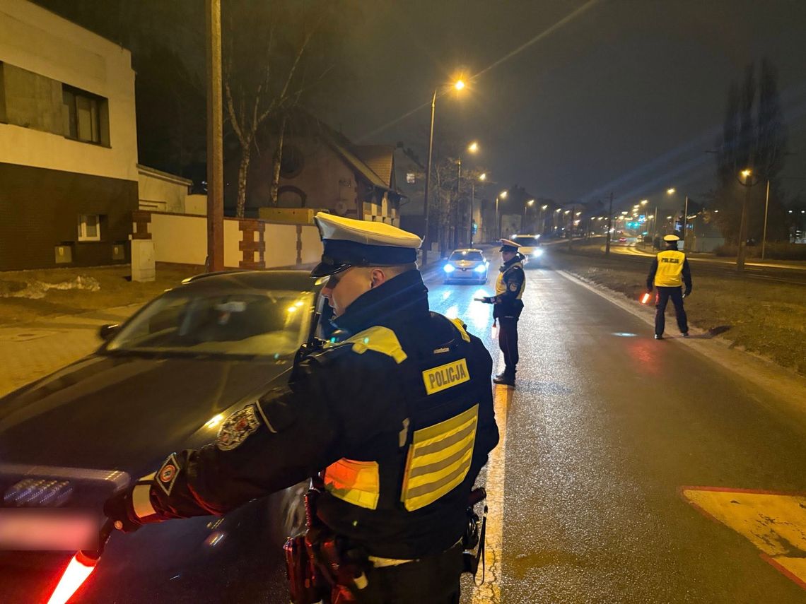 Nocna kontrola drogowa w Gorzowie. Policja zatrzymała dwóch kierowców Nocna kontrola drogowa w Gorzowie. Policja zatrzymała dwóch kierowców