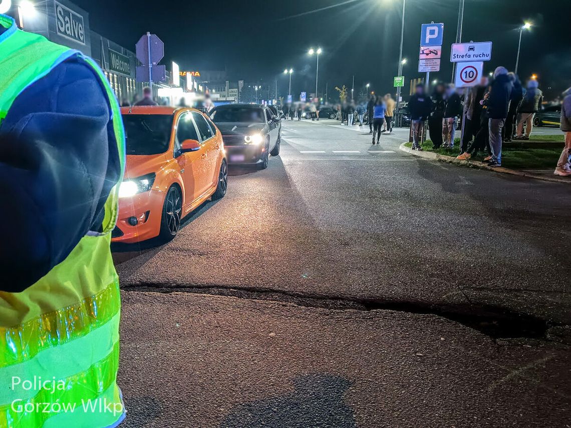 Nocny zlot aut zakończony zatrzymanymi dowodami rejestracyjnymi i mandatami