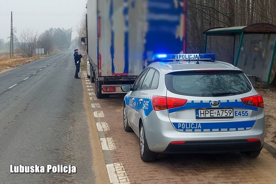 Nowa broń policji na drogach – dron wychwytuje łamiących przepisy kierowców ciężarówek