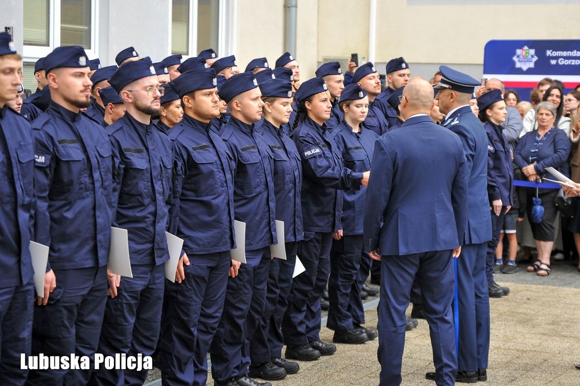 Nowe twarze w lubuskiej Policji. To był dla nich ważny dzień Nowe twarze w lubuskiej Policji. To był dla nich ważny dzień