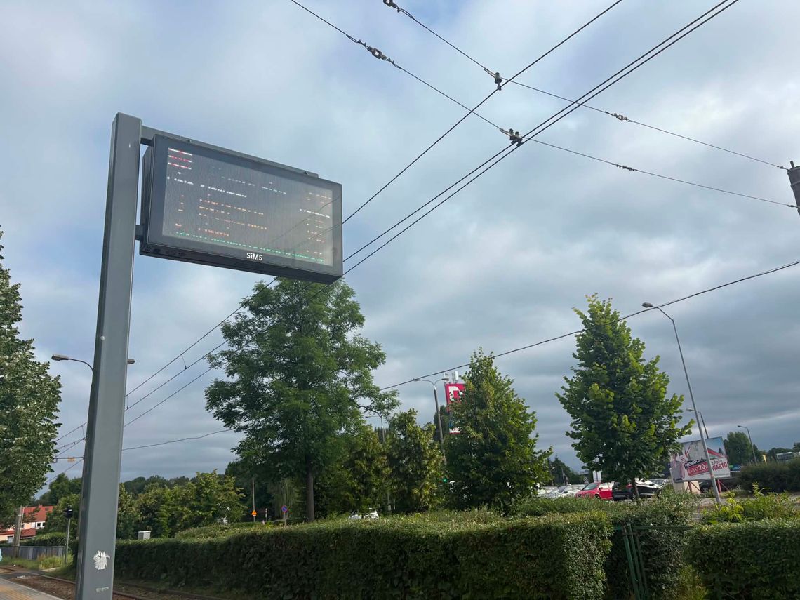 Nowoczesne wyświetlacze, stary problem. Pasażerowie nie wiedzą, co się dzieje Nowoczesne wyświetlacze, stary problem. Pasażerowie nie wiedzą, co się dzieje