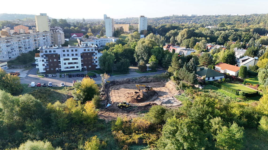 Nowy sklep powstaje w Gorzowie. Na miejscu pracuje ciężki sprzęt Nowy sklep powstaje w Gorzowie. Na miejscu pracuje ciężki sprzęt