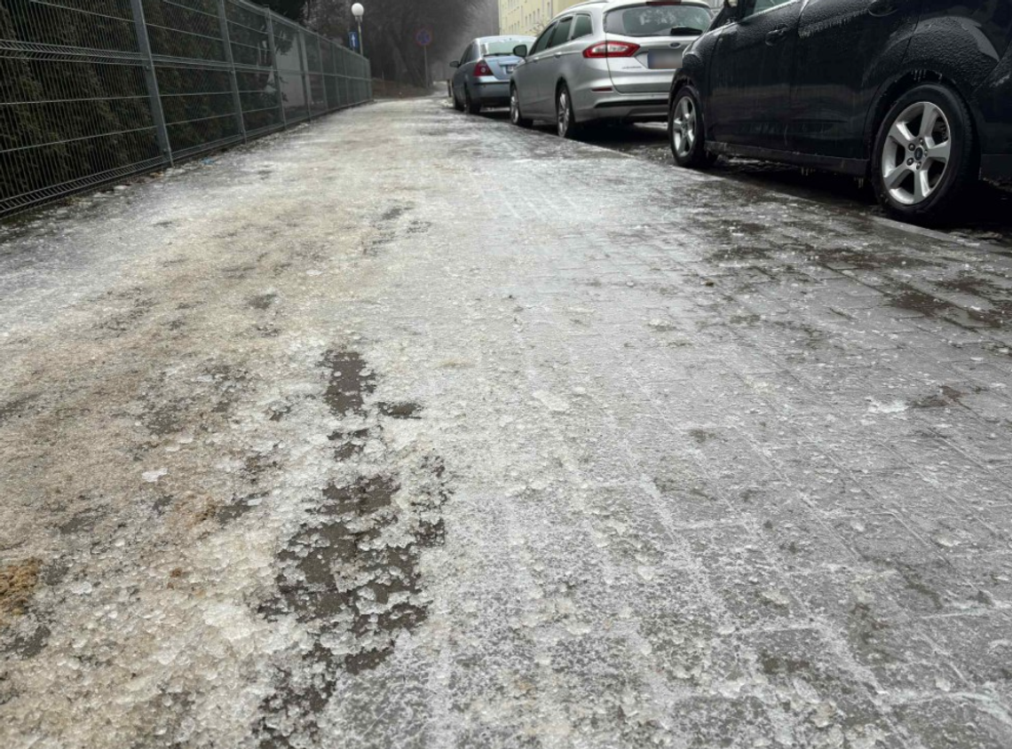 Oblodzone chodniki w Gorzowie. Czy będzie można sprawdzić, kto za nie odpowiada? Oblodzone chodniki w Gorzowie. Czy będzie można sprawdzić, kto za nie odpowiada?