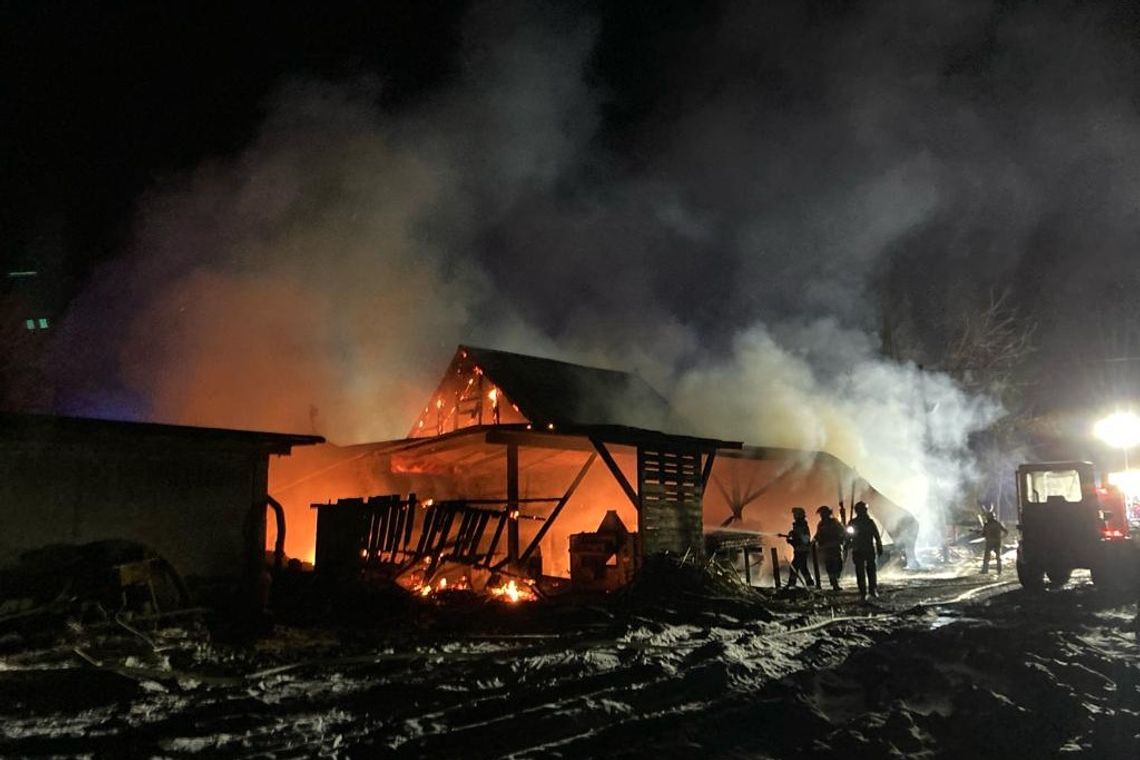 Ogromny pożar tartaku niedaleko Międzyrzecza