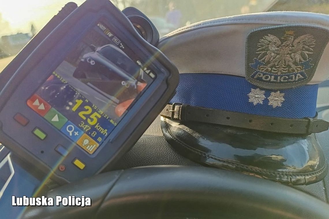 Pędził 125 km/h w terenie zabudowanym – policja zatrzymała jego prawo jazdy