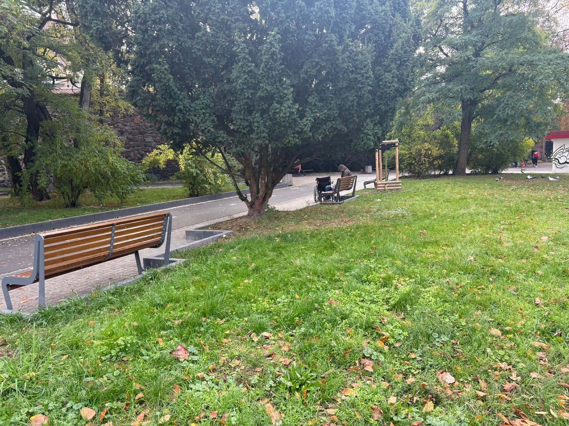 Piją, plują i zaczepiają ludzi. Mieszkańcy Gorzowa mają dość tego, co dzieje się w centrum