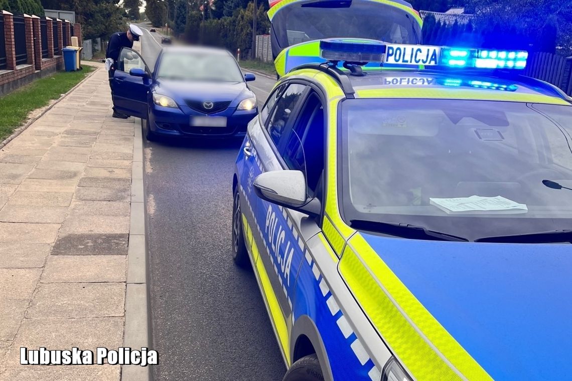 Pijany 17-latek prowadził samochód. To, co policjanci znaleźli w środku, zaskakuje Pijany 17-latek prowadził samochód. To, co policjanci znaleźli w środku, zaskakuje