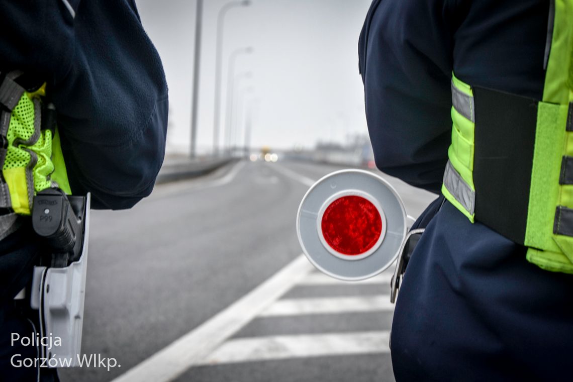 Pijany kierowca rozbił auto na S3. Miał ponad 2,5 promila