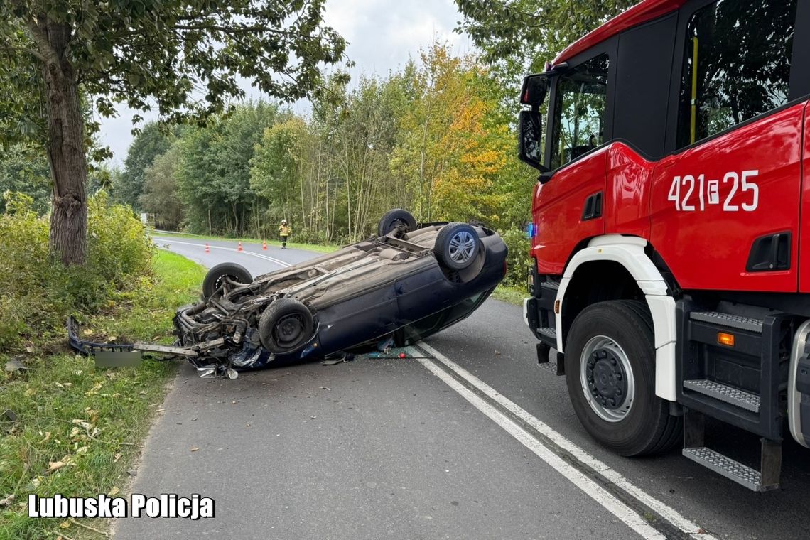 Pijany kierowca stracił panowanie nad autem i dachował