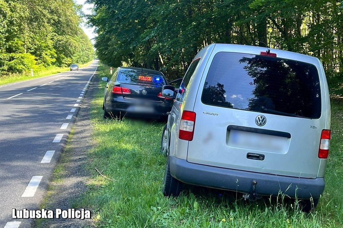 Pijany kierowca szaleje na drodze! Zatrzymany przez innych kierowców!