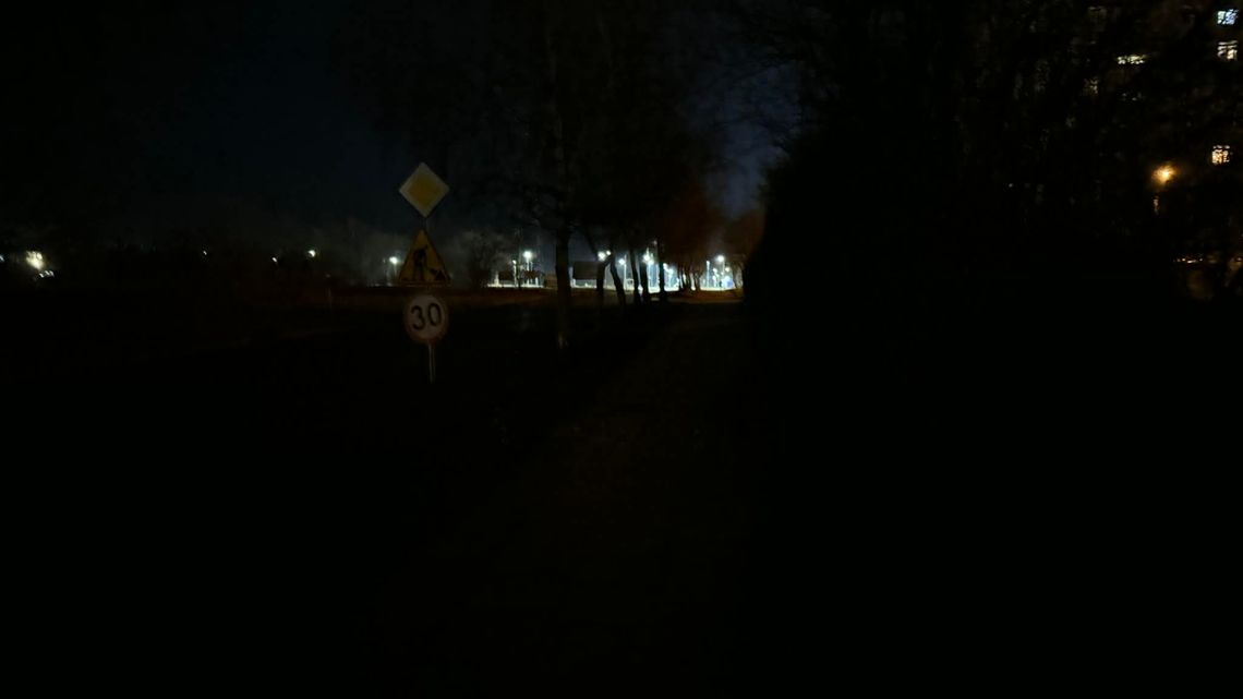 Po zmroku jest tam bardzo ciemno. Miasto odpowiada mieszkańcom Po zmroku jest tam bardzo ciemno. Miasto odpowiada mieszkańcom