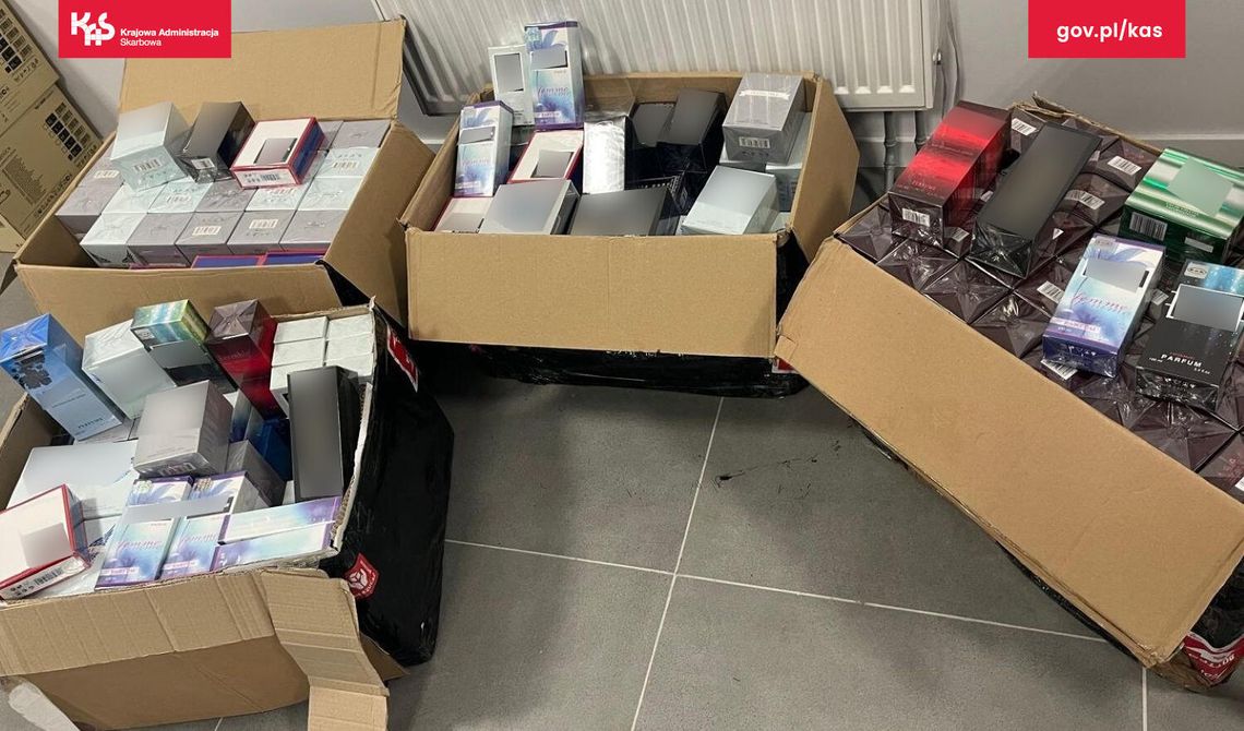 Podrobione perfumy i torebki przejęte w Gorzowie. KAS zabezpieczyła towar wart ponad 400 tys. zł