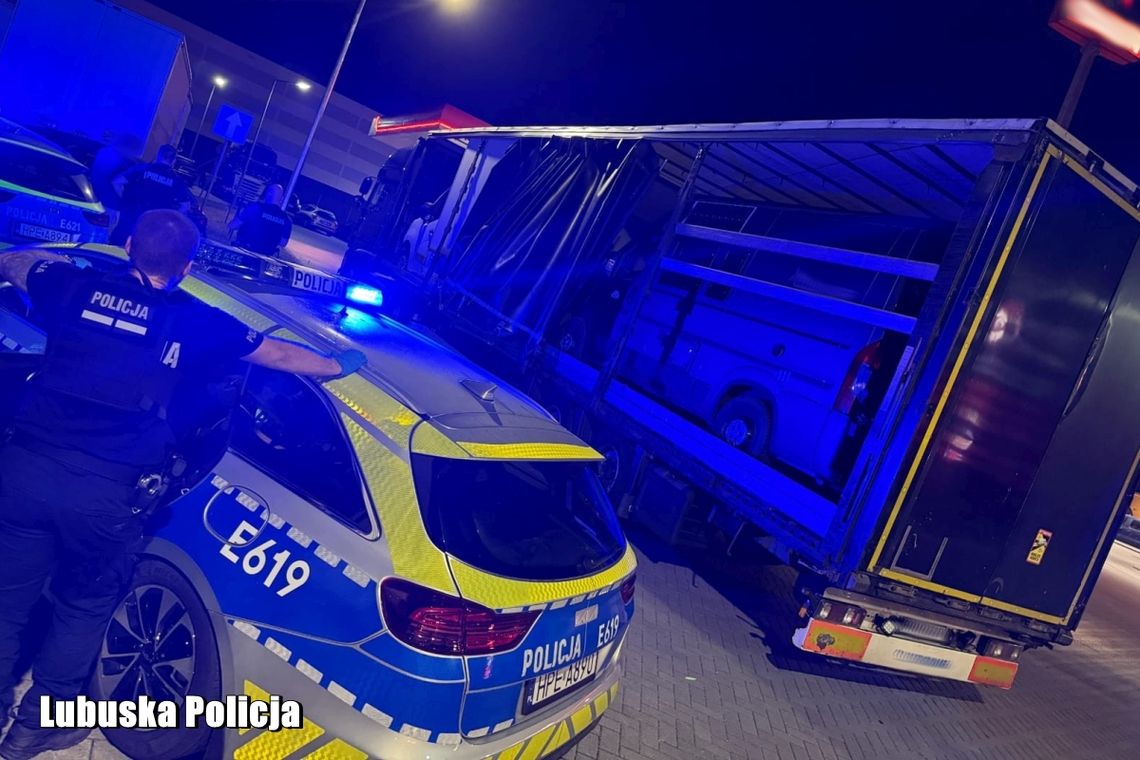 Policja odzyskała dwa skradzione w Niemczech busy warte 400 tys. zł