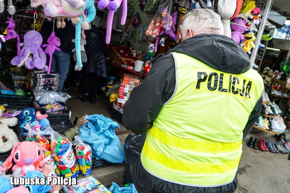 Policja rozbija bazarowy biznes. Towar za ponad 160 tysięcy złotych zabezpieczony