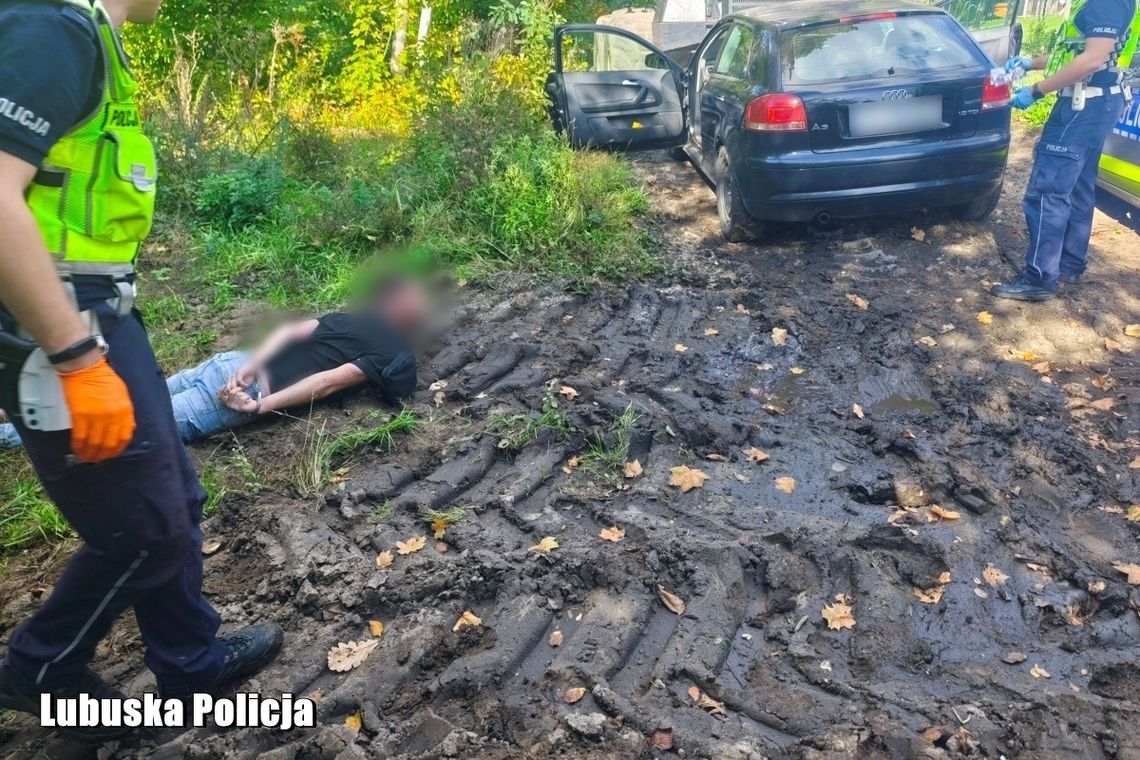 Policyjny pościg trwał kilkadziesiąt sekund. 34-latek próbował ukryć się przed mundurowymi