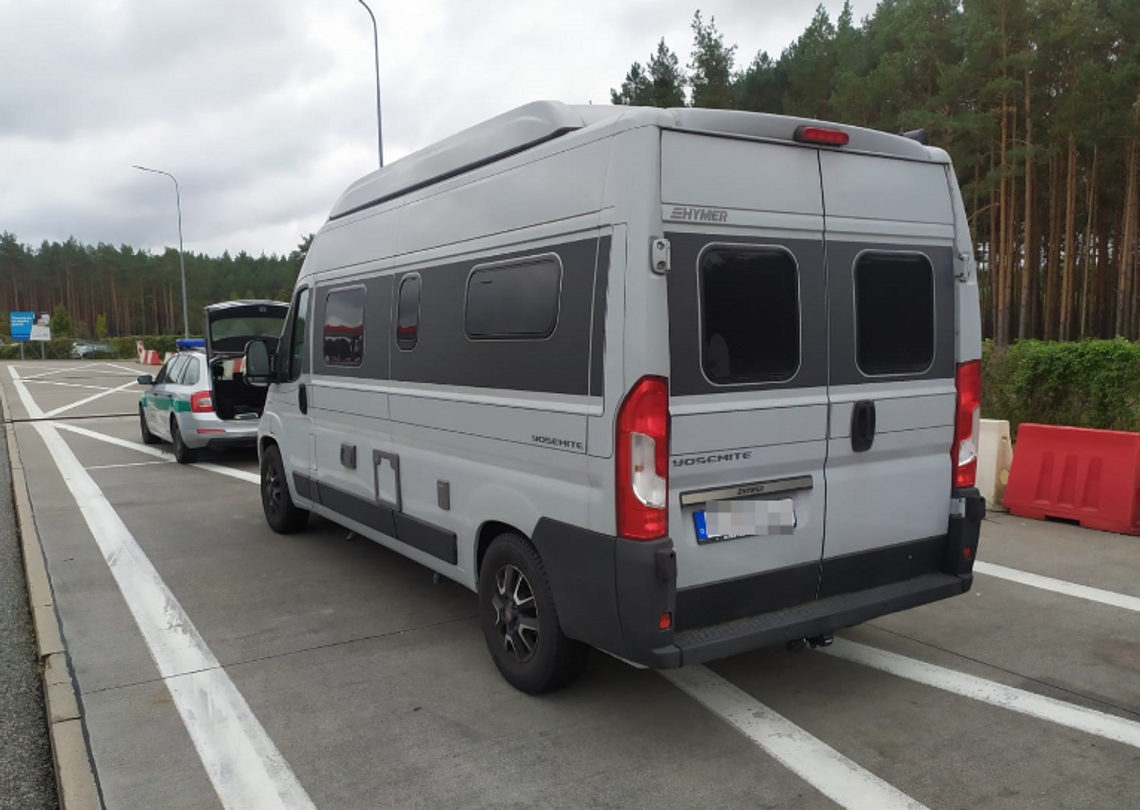 Polsko-niemiecki patrol funkcjonariuszy SG odzyskał skradzionego kampera