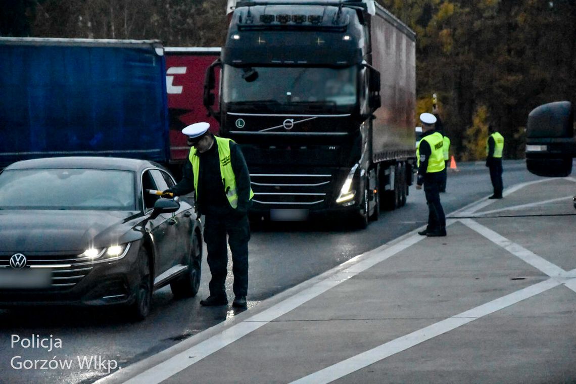 Poranna akcja służb na S3. Jeden z kierowców stracił prawo jazdy Poranna akcja służb na S3. Jeden z kierowców stracił prawo jazdy