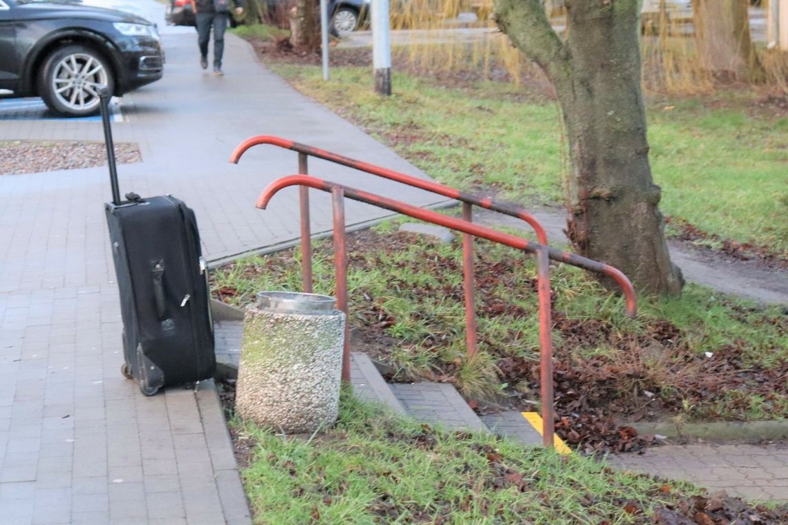 Porzucona walizka pod gorzowskim szpitalem. Służby postawione w stan gotowości