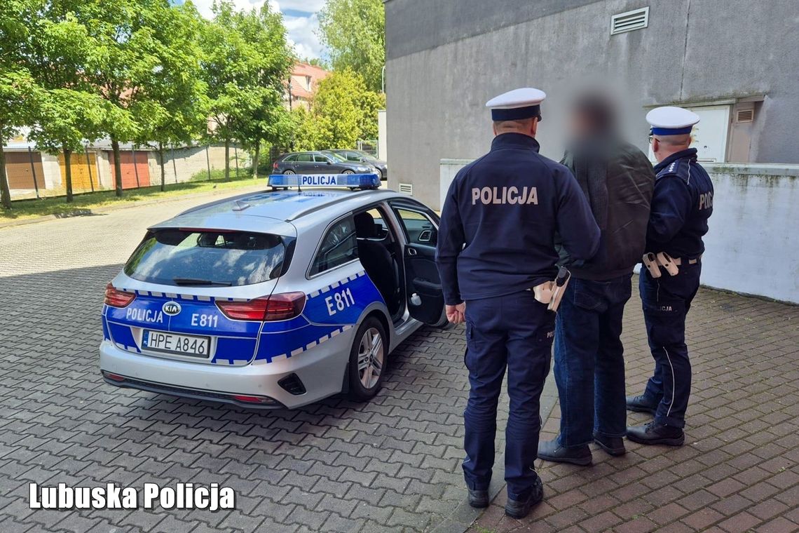 Pościg ulicami miasta. Policjanci zatrzymali 47-latka w ostatniej chwili
