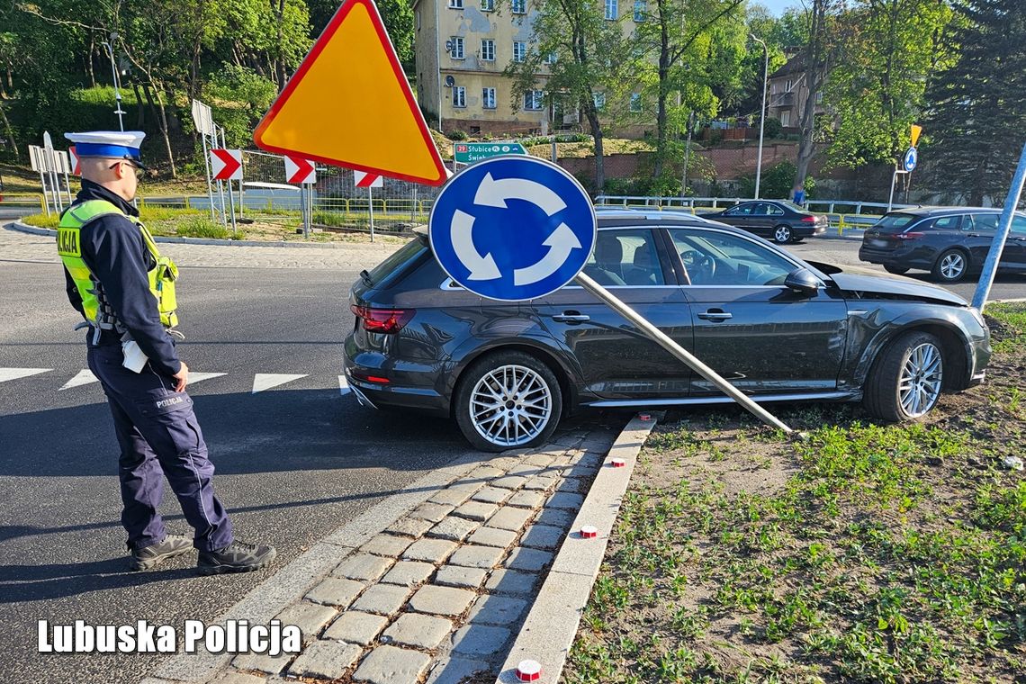 Pościg za skradzionym audi zakończony wypadkiem. 18-latek trafił do aresztu