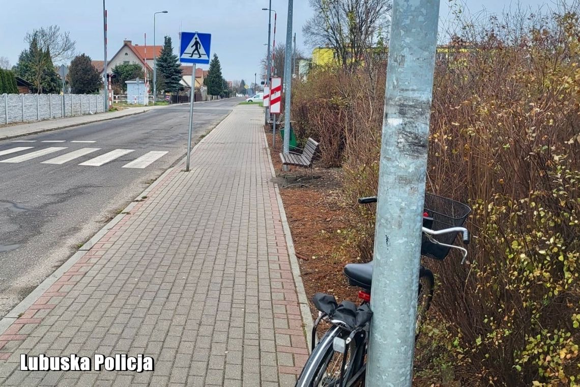 Rowerzysta wjechał na tory przy czerwonym świetle. Badanie alkomatem nie zostawiło wątpliwości