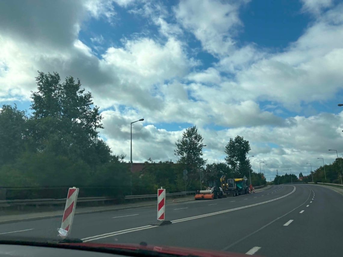 Ruszył długo wyczekiwany remont. Na początek zrywają zniszczony asfalt Ruszył długo wyczekiwany remont. Na początek zrywają zniszczony asfalt