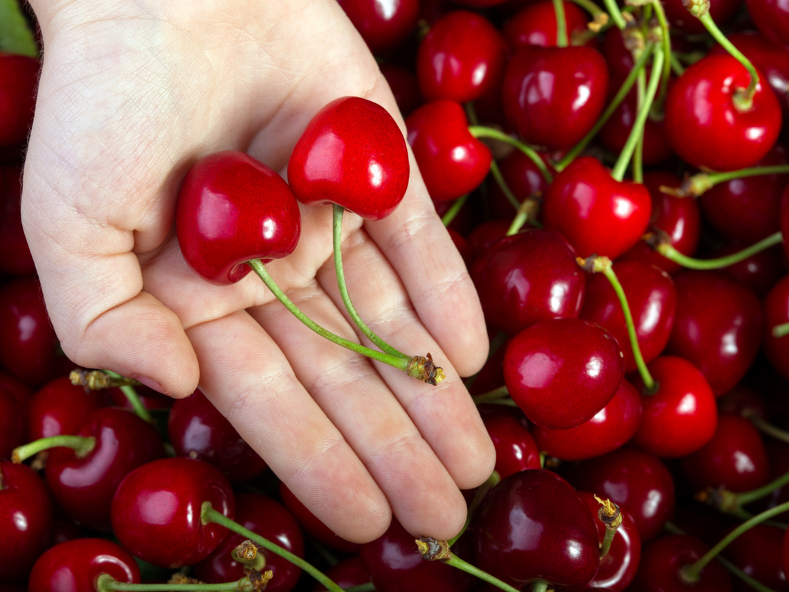 Są już pierwsze czereśnie w sklepach i na straganach. Cena zwala jednak z nóg