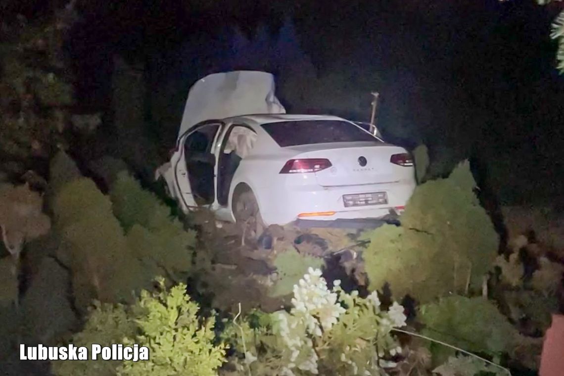 Uderzenie, alarm i przyjazd służb. Kierowca miał ponad promil alkoholu