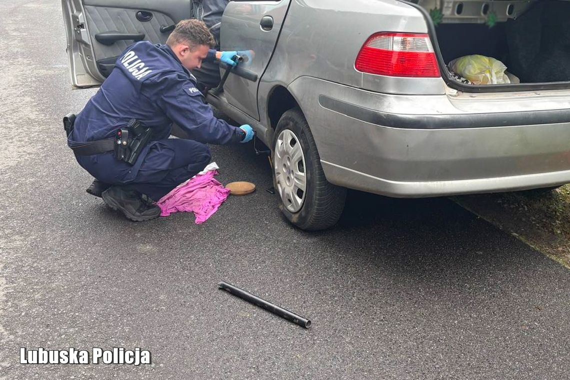 Senior miał problem podczas podróży. Wtedy pojawili się policjanci Senior miał problem podczas podróży. Wtedy pojawili się policjanci