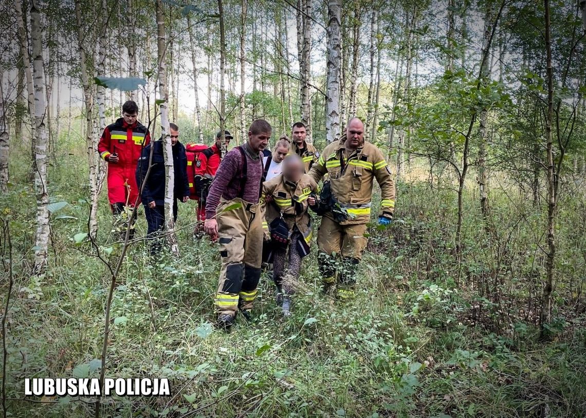 Śmigłowiec odnalazł zaginioną 66-latkę [foto]