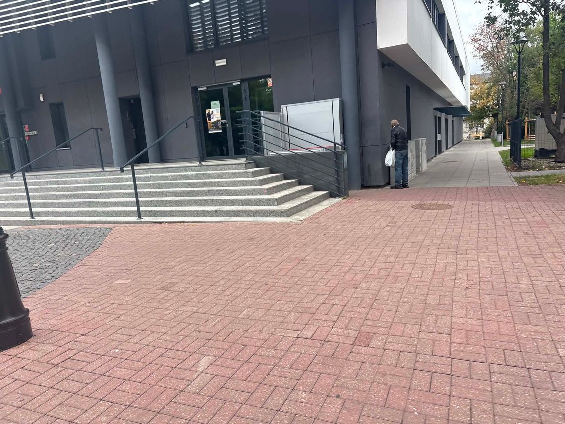 Szokujące zachowanie w biały dzień. Mieszkanka nie mogła uwierzyć w to, co zobaczyła Szokujące zachowanie w biały dzień. Mieszkanka nie mogła uwierzyć w to, co zobaczyła