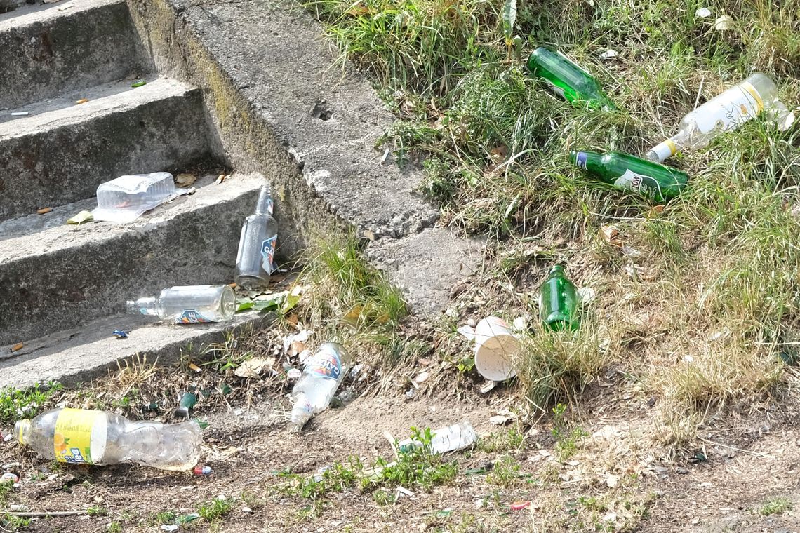 Szokujący raport. Młodzież chętnie sięga po alkohol i narkotyki. A to nie jedyne zagrożenia