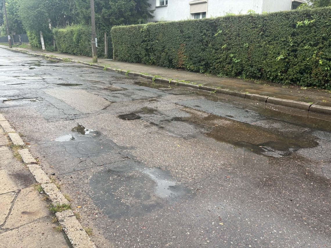 Ta ulica w Gorzowie woła o remont. Po deszczu problem widać jeszcze bardziej