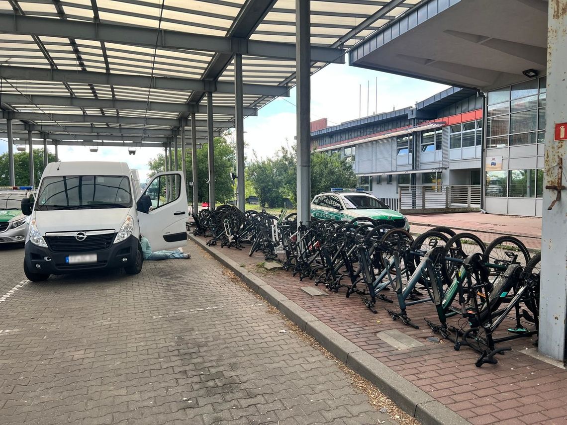 Tajemniczy transport zatrzymany podczas kontroli. Wyjaśnienia kierowcy wzbudziły podejrzenia