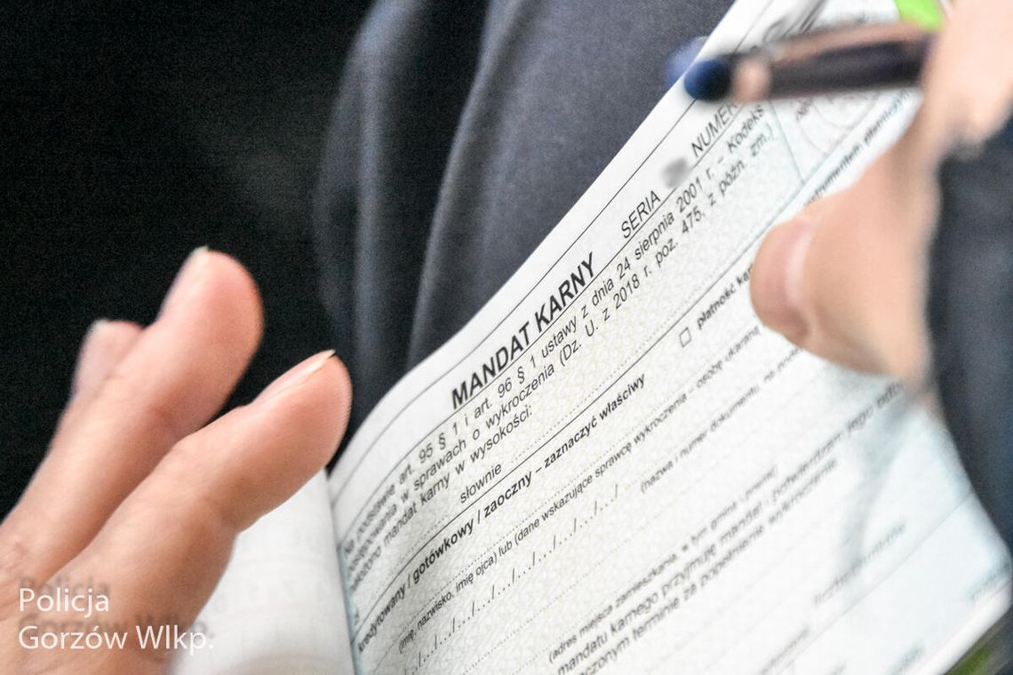 Te zachowania mogą skończyć się mandatem. Policjanci prowadzą działania Te zachowania mogą skończyć się mandatem. Policjanci prowadzą działania