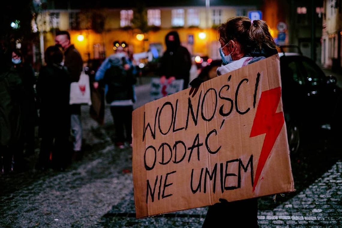 TK zakazał aborcji. W tym czasie ciążę usunęło 80 tys. kobiet z Polski