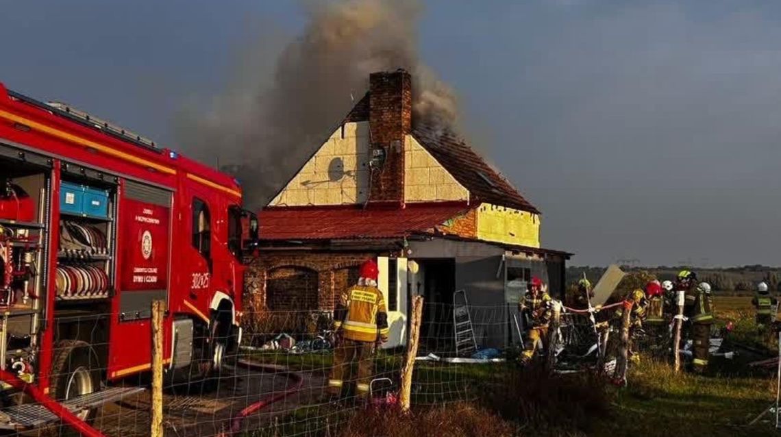 To mogło skończyć się tragedią. Ogień strawił dom rodzinny – potrzebna pomoc!