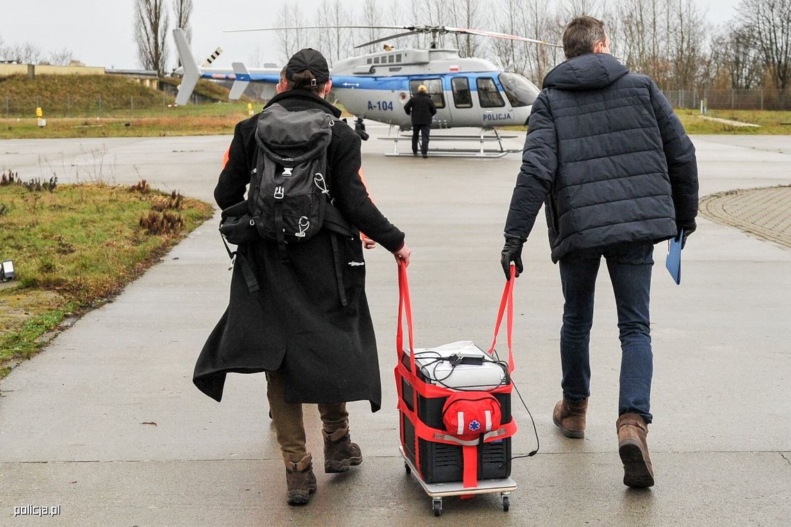 Transplantacja serca i nerki przeprowadzona dzięki szybkiej akcji policyjnego lotu z Gorzowa do Wrocławia