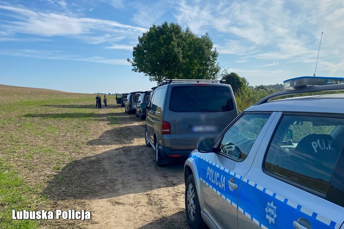 Trwają poszukiwania zaginionego 20-latka. Policja apeluje o pomoc Trwają poszukiwania zaginionego 20-latka. Policja apeluje o pomoc