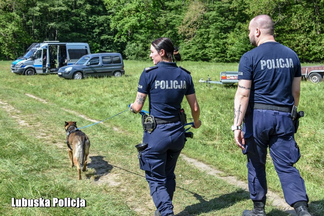 Uciekł skacząc z okna. Policja prosi o pomoc