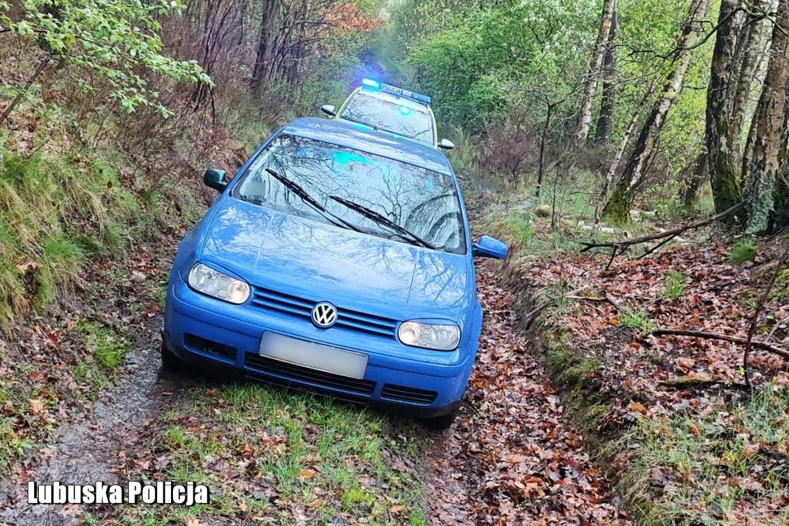 Uszkodzona lampa zdradziła kierowcę. Potem zaczęła się ucieczka