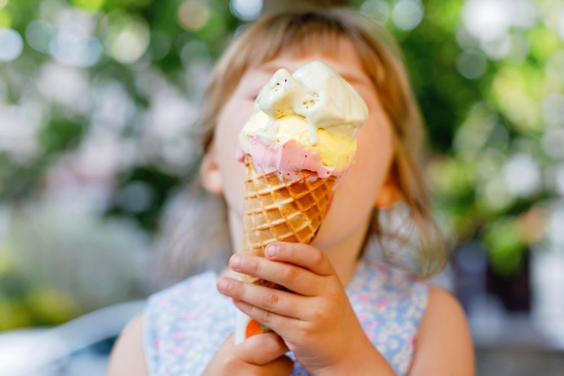 W wafelku taniej. Lodziarnie pobierają dodatkowe opłaty. Dlaczego?